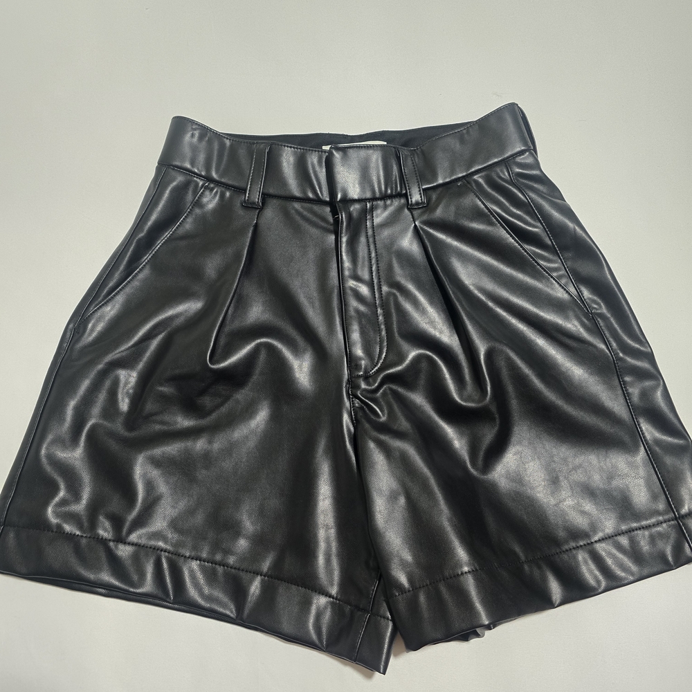 Abercrombie & Fitch   Black Faux Leather Women Shorts